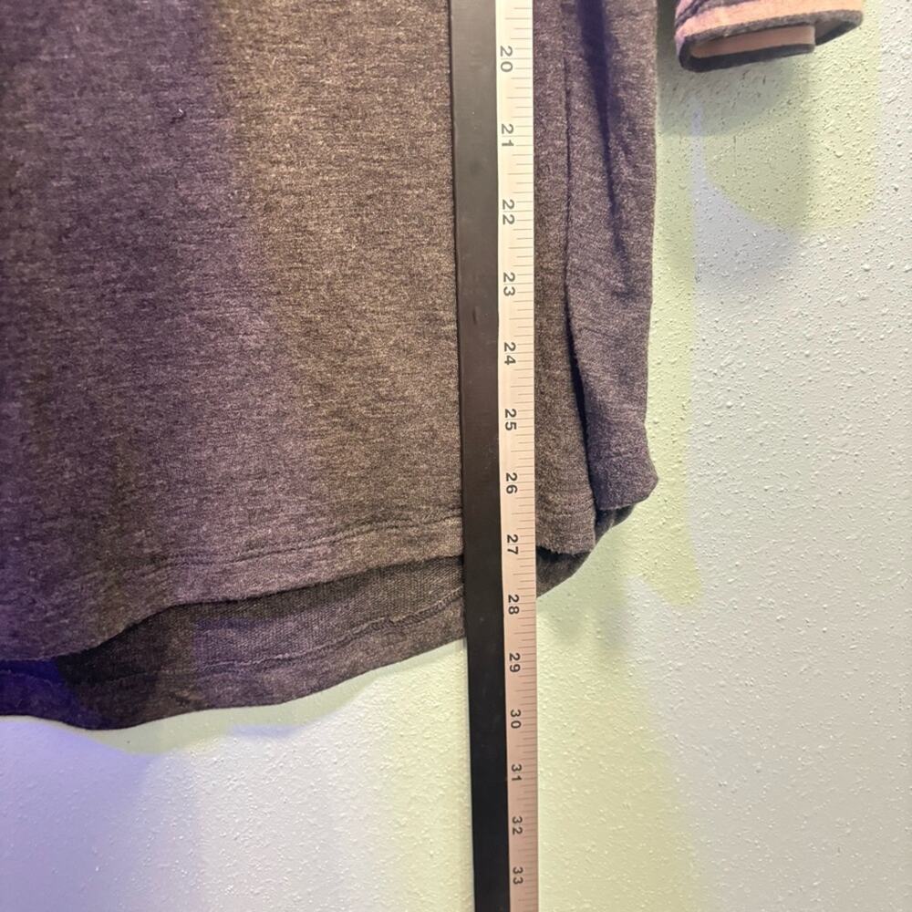 Pink Clover Relaxed Ribbed Tunic 3/4 Sleeve Gray Tan with Button Detail Size M - Picture 7 of 7